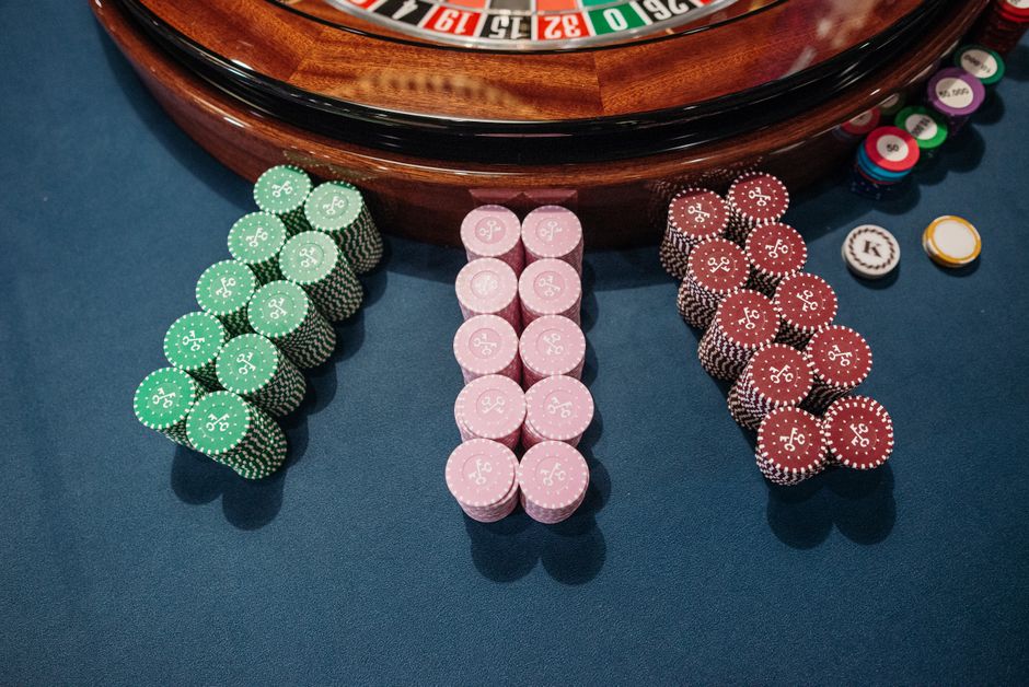 Beyond the Spin: What Separates Sharp Bettors from Slot Tourists