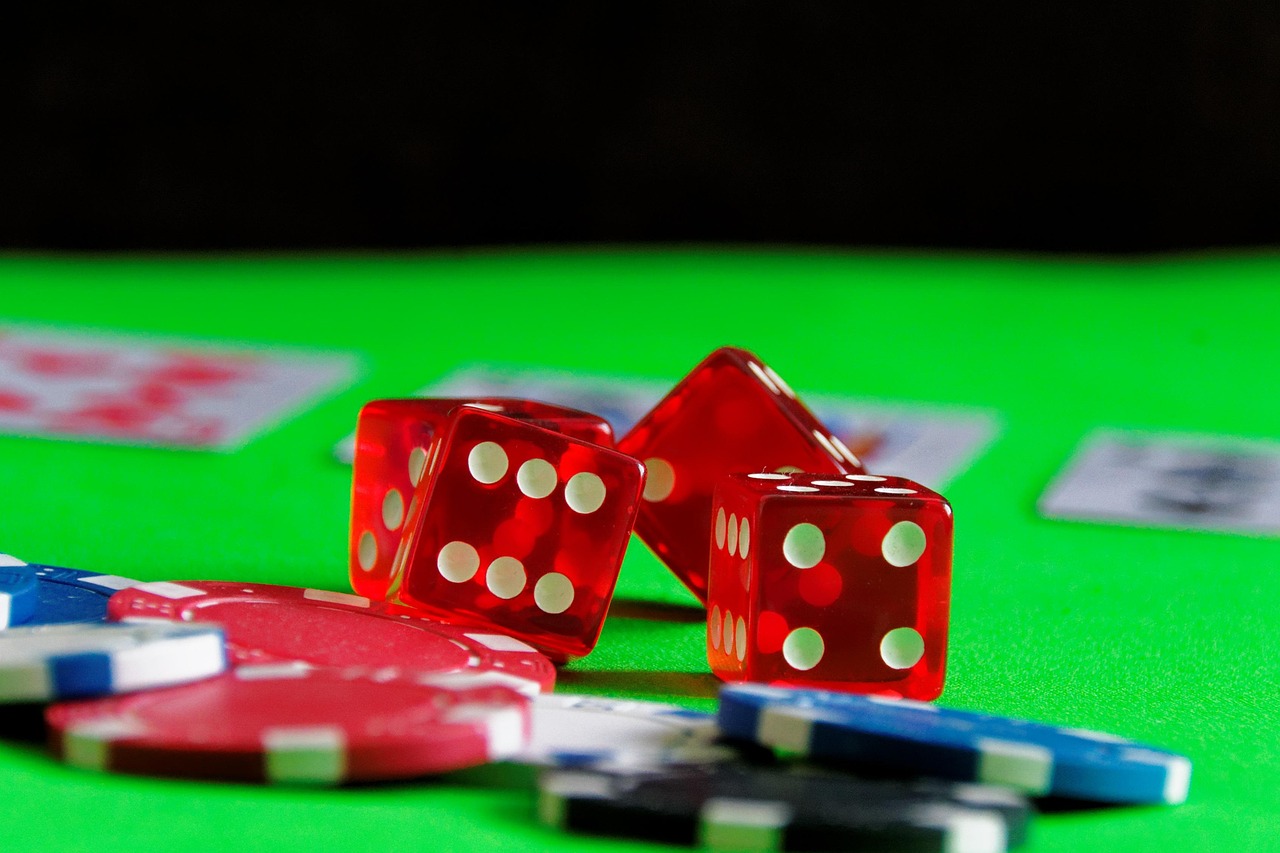 Online Slots vs. Poker: Which Game Really Pays?